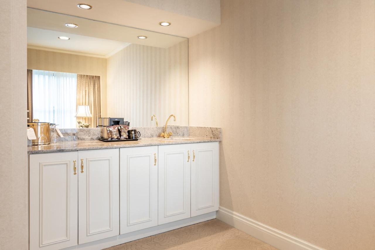 Corner Queen Suite at Mayflower Park Hotel