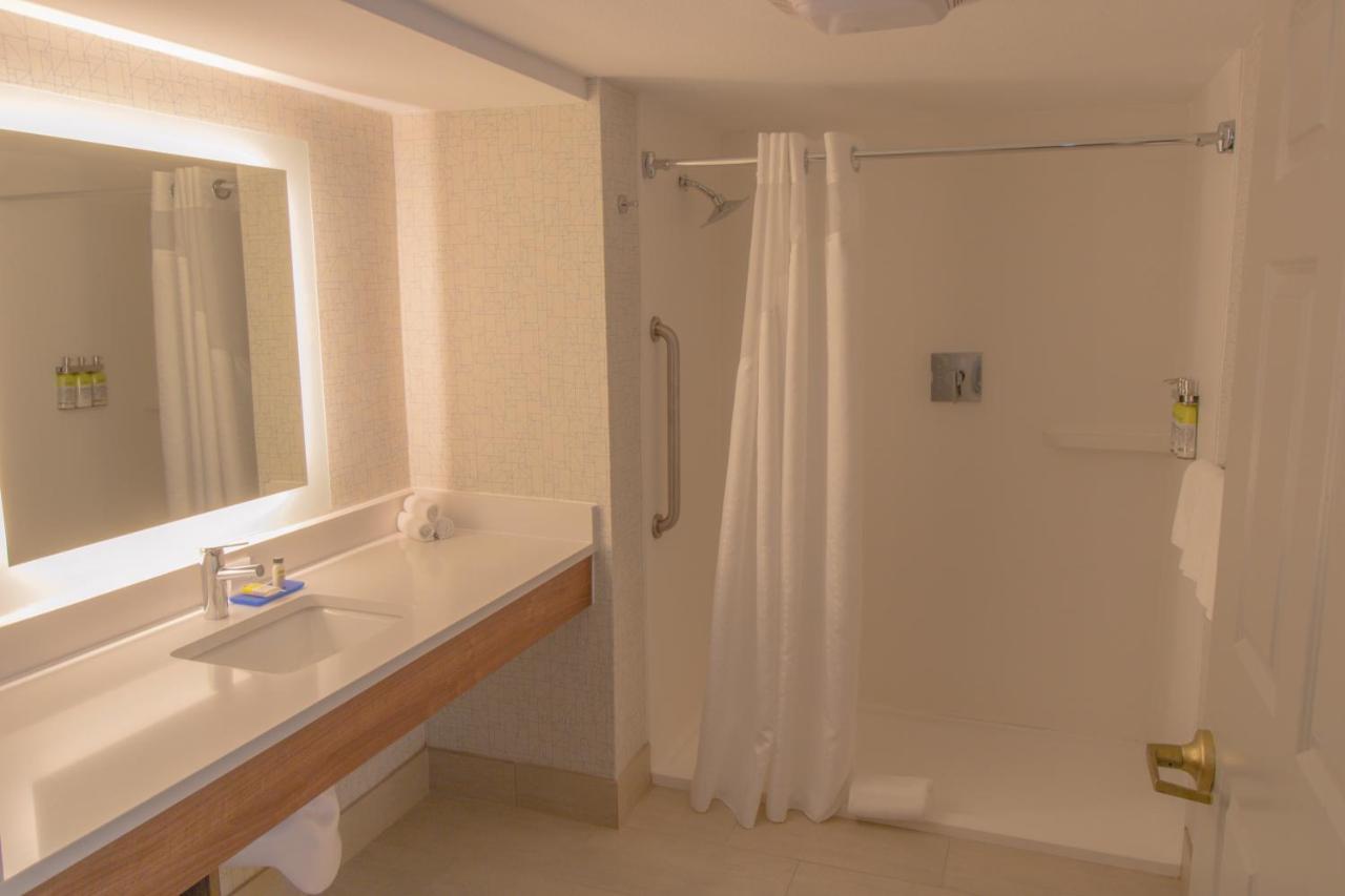 King Room - Mobility Access/Roll in Shower - Non-Smoking at Holiday Inn Express and Suites Manassas by IHG