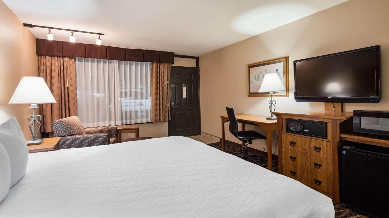 King Room - Non Smoking at Best Western Plus Saddleback Inn & Conference Center