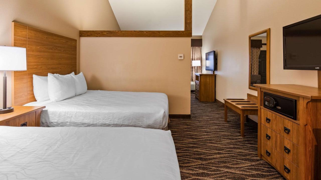 Executive Queen Suite - Non Smoking at Best Western Plus Saddleback Inn & Conference Center