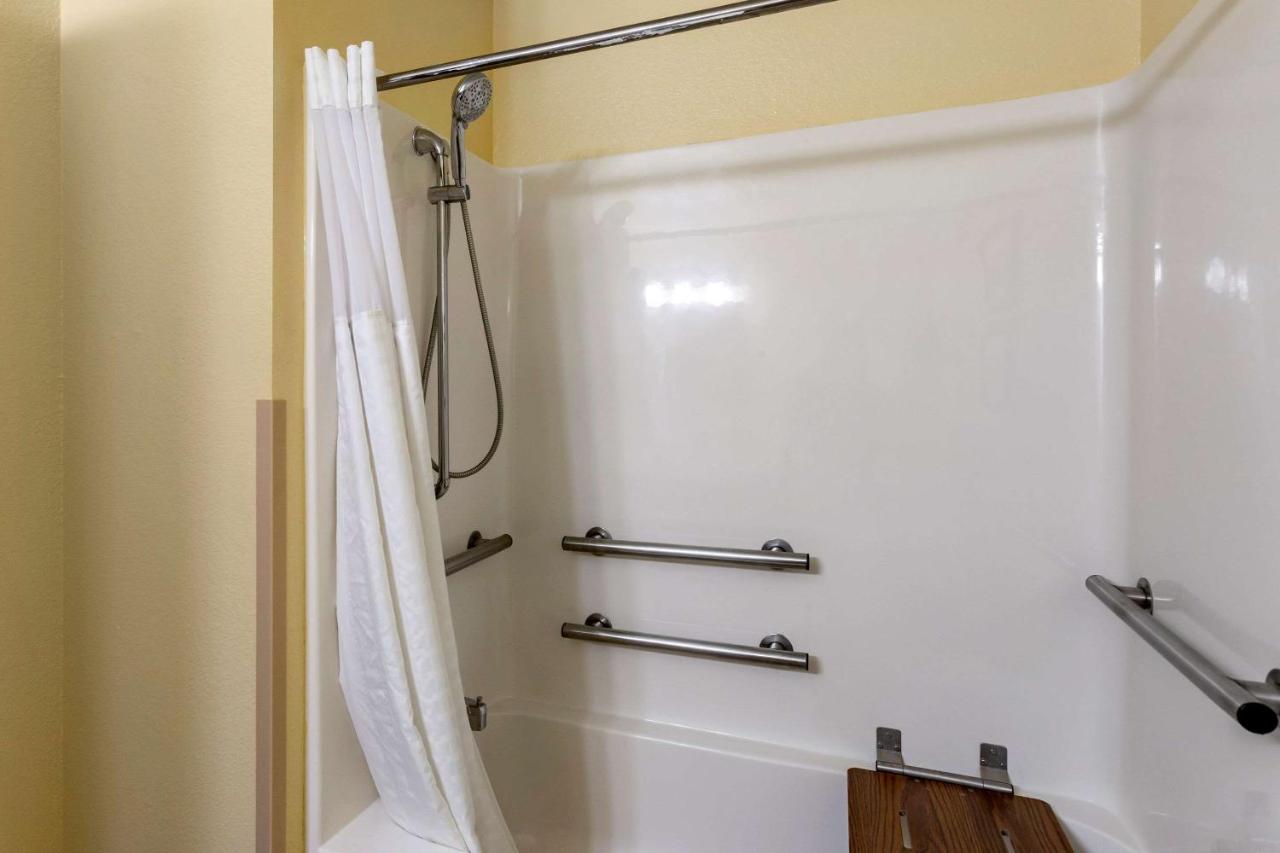 King Room with Roll-in Shower - Disability Access/Non-Smoking at Comfort Inn & Suites North Aurora - Naperville
