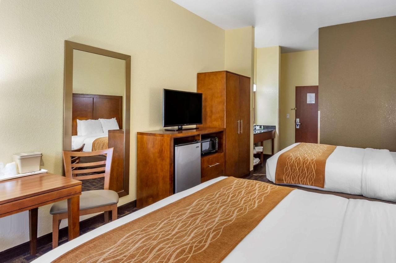 Queen Room with Two Queen Beds at Comfort Inn & Suites North Aurora - Naperville