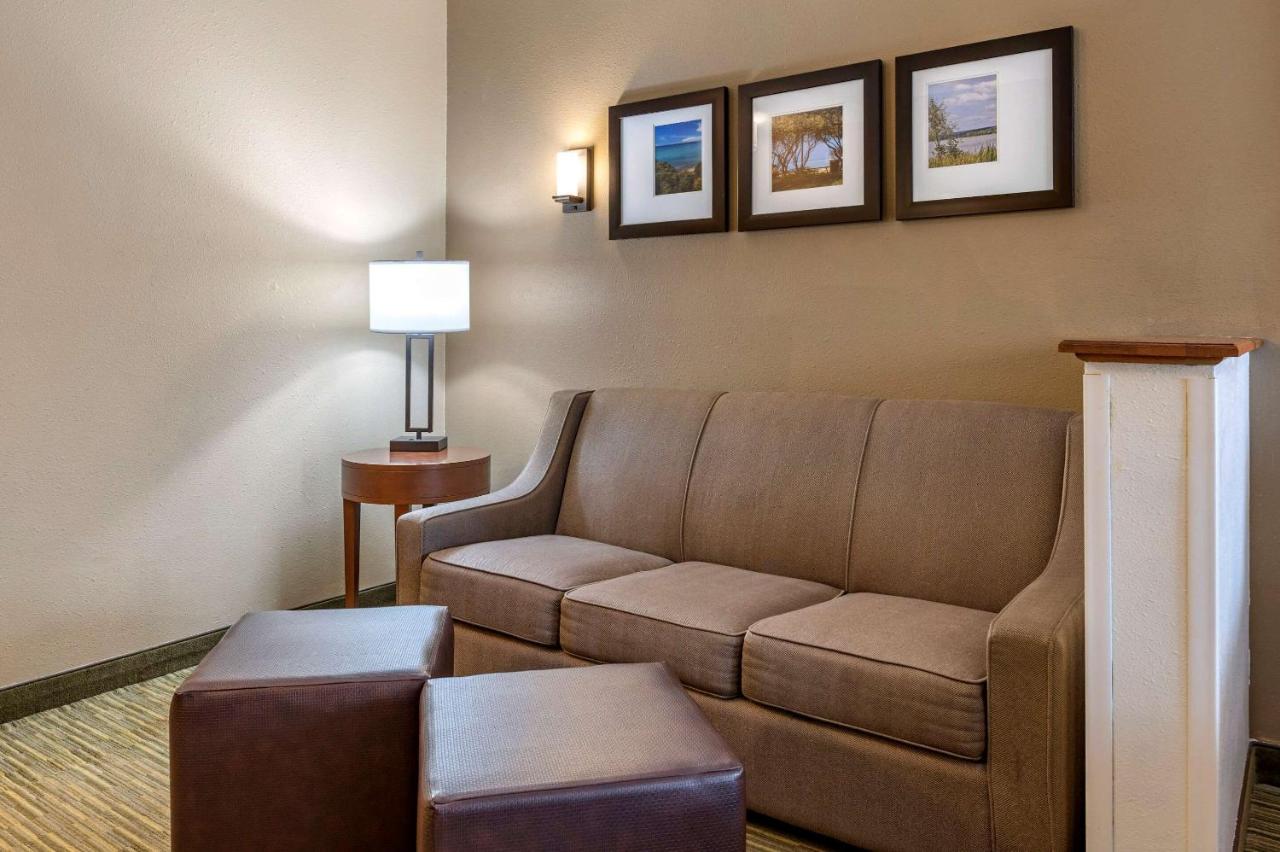 Queen Suite with Two Queen Beds - Non-Smoking at Comfort Suites Elkhart North