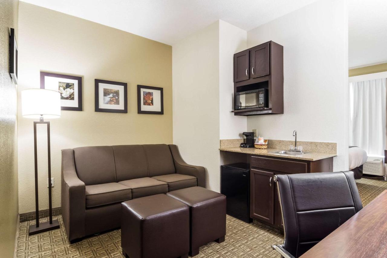 King Suite - Non-Smoking at Comfort Suites