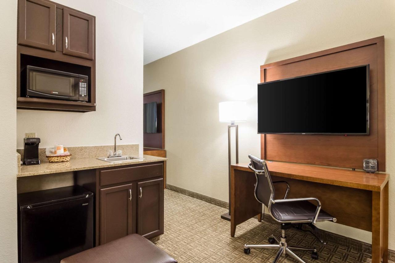 King Suite - Non-Smoking at Comfort Suites