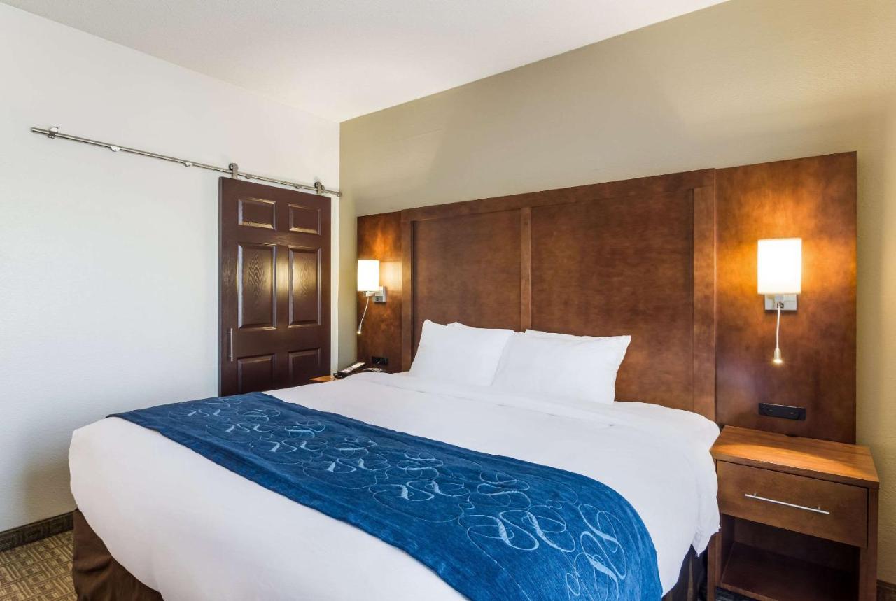 King Suite - Non-Smoking at Comfort Suites