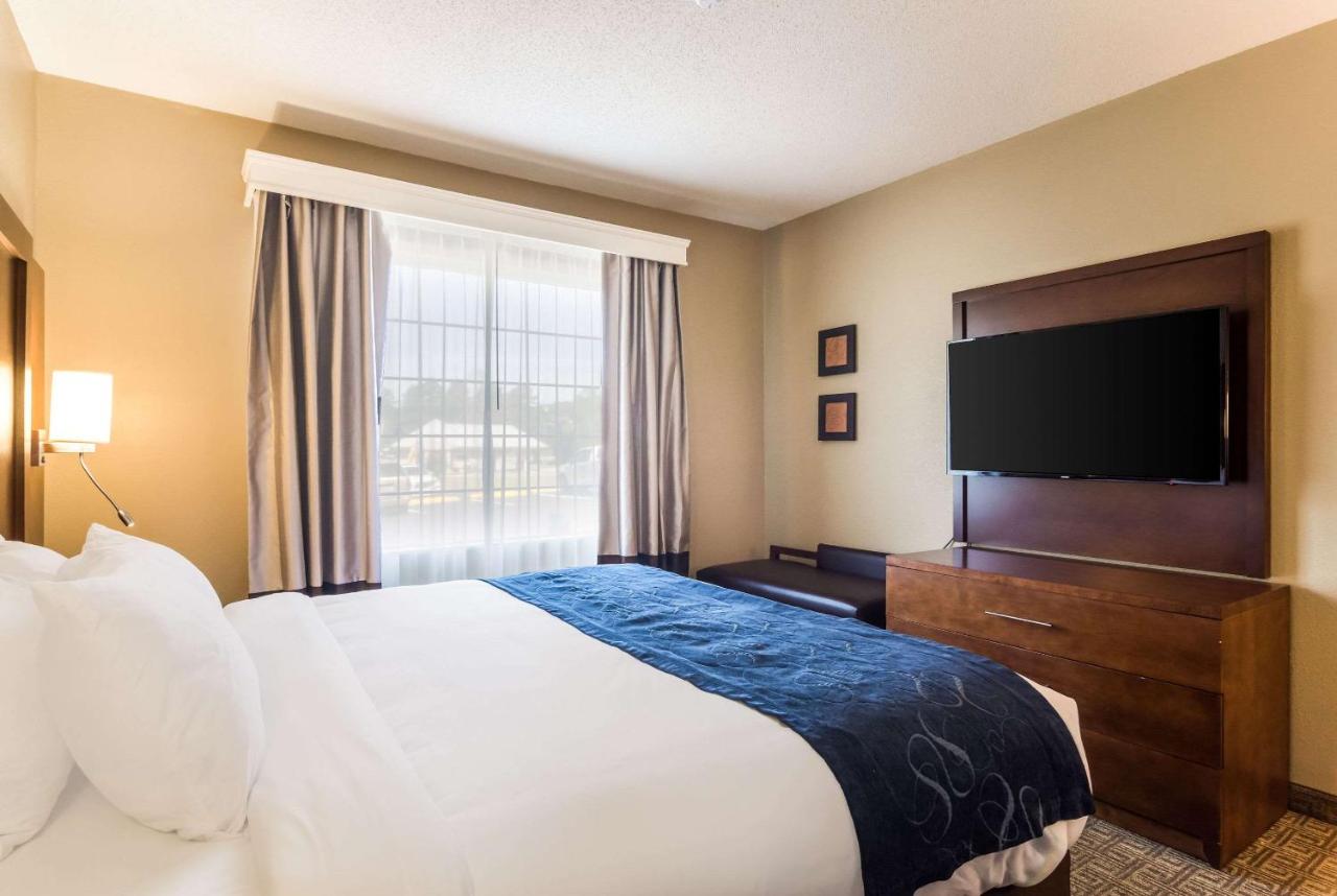King Suite - Non-Smoking at Comfort Suites