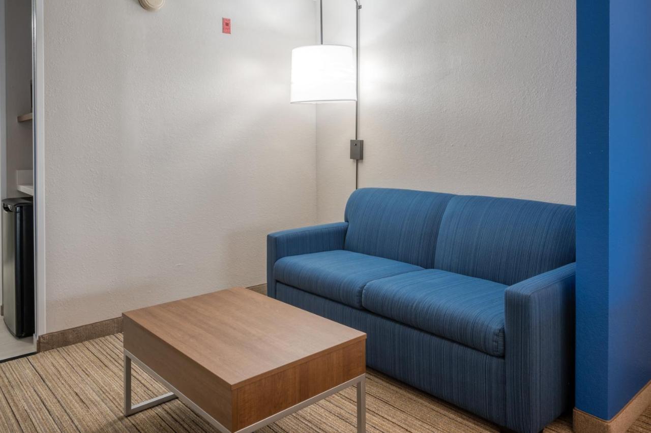 King Suite - Disability Access/Non-Smoking at Holiday Inn Express Hotel & Suites Greenville by IHG