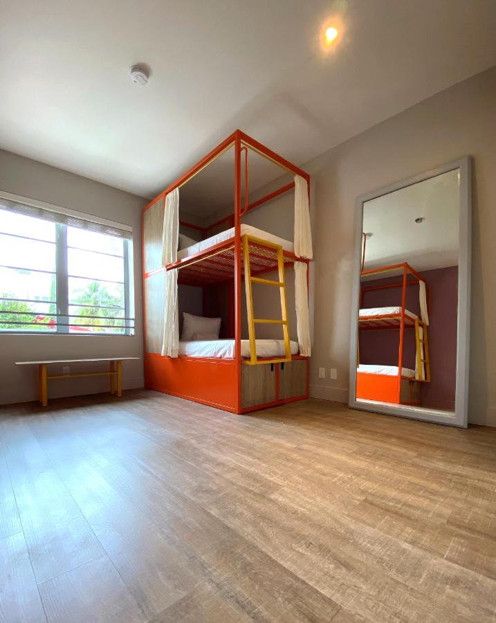 Bed in 4-Bed Dormitory Room at Viajero Miami