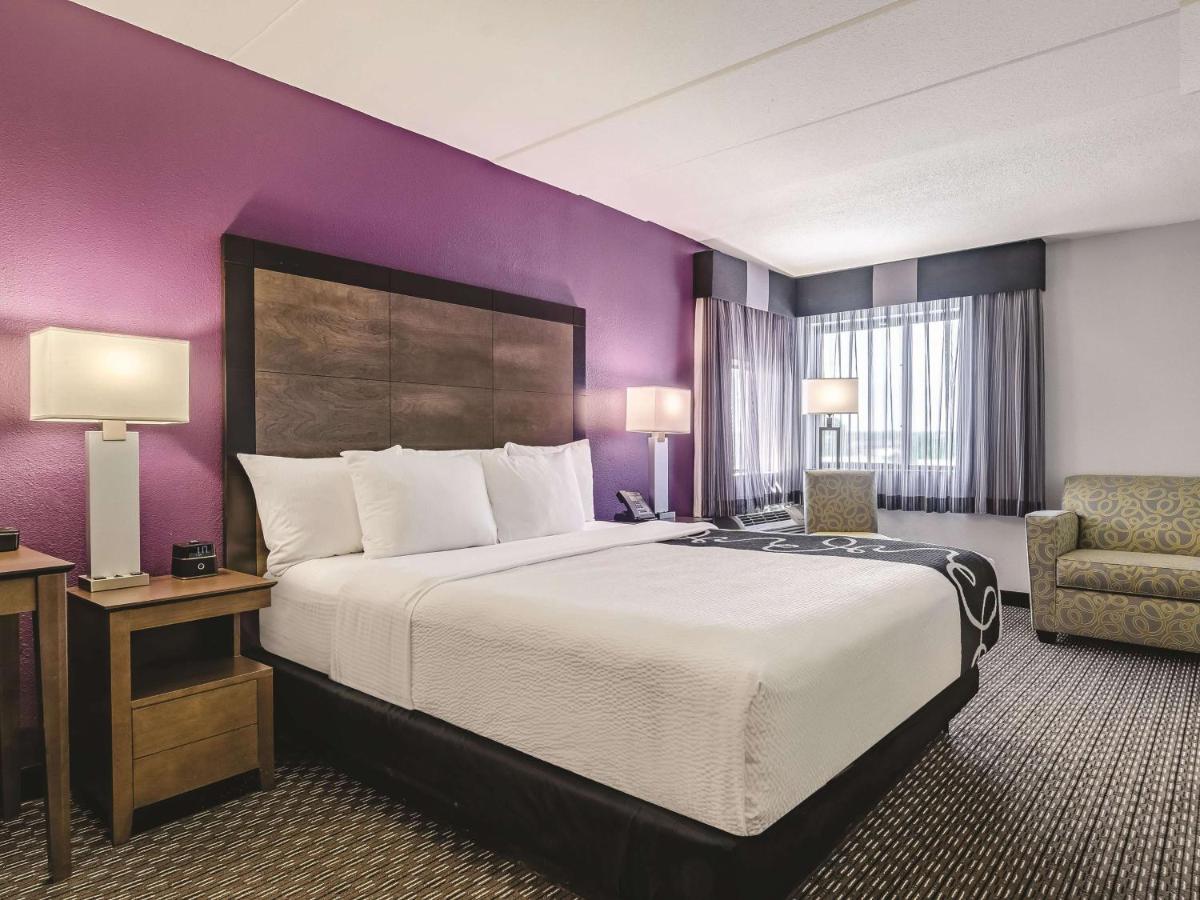 King Suite - Non-Smoking at La Quinta Inn & Suites by Wyndham Warwick Providence Airport