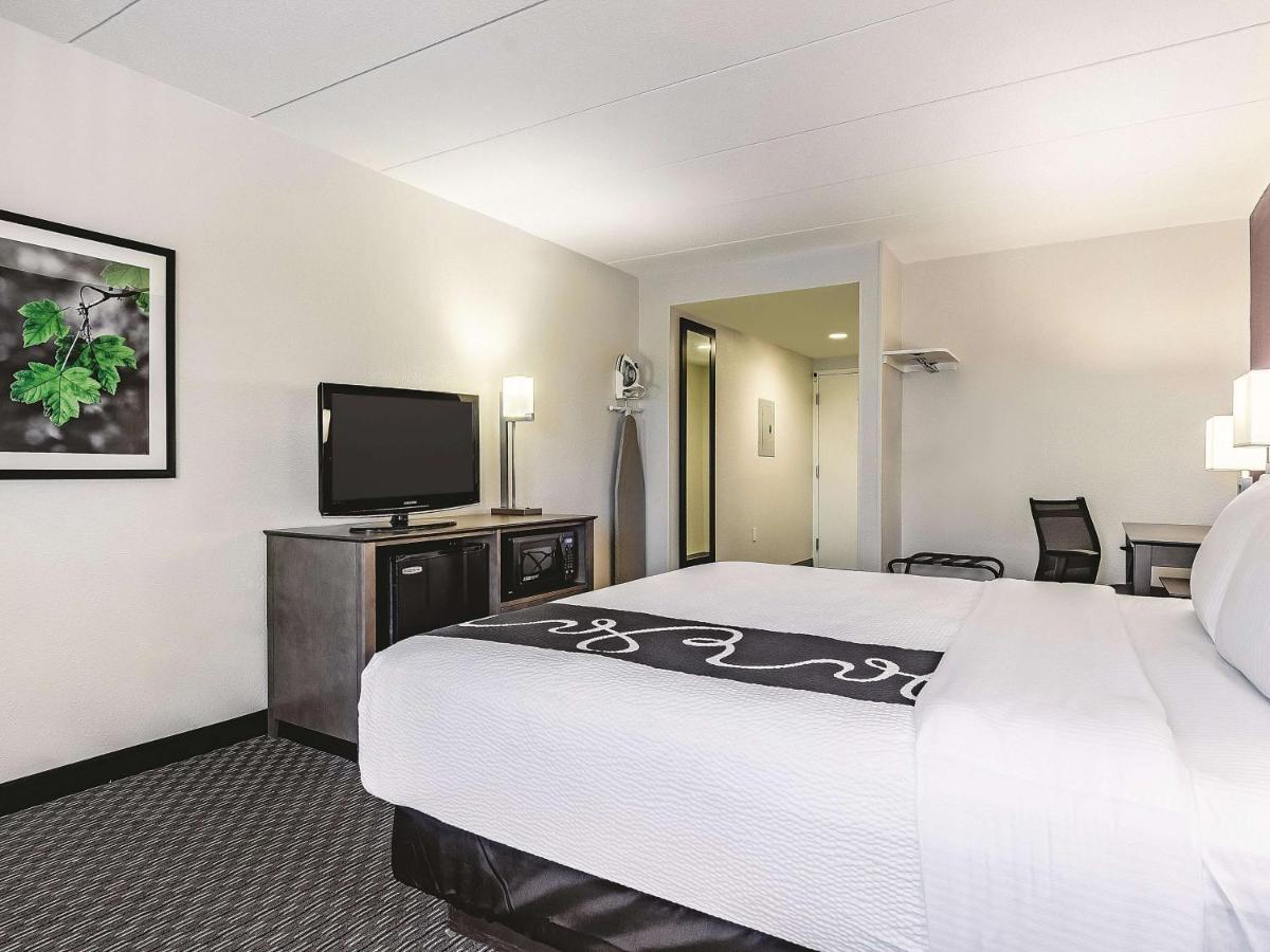 King Suite - Non-Smoking at La Quinta Inn & Suites by Wyndham Warwick Providence Airport