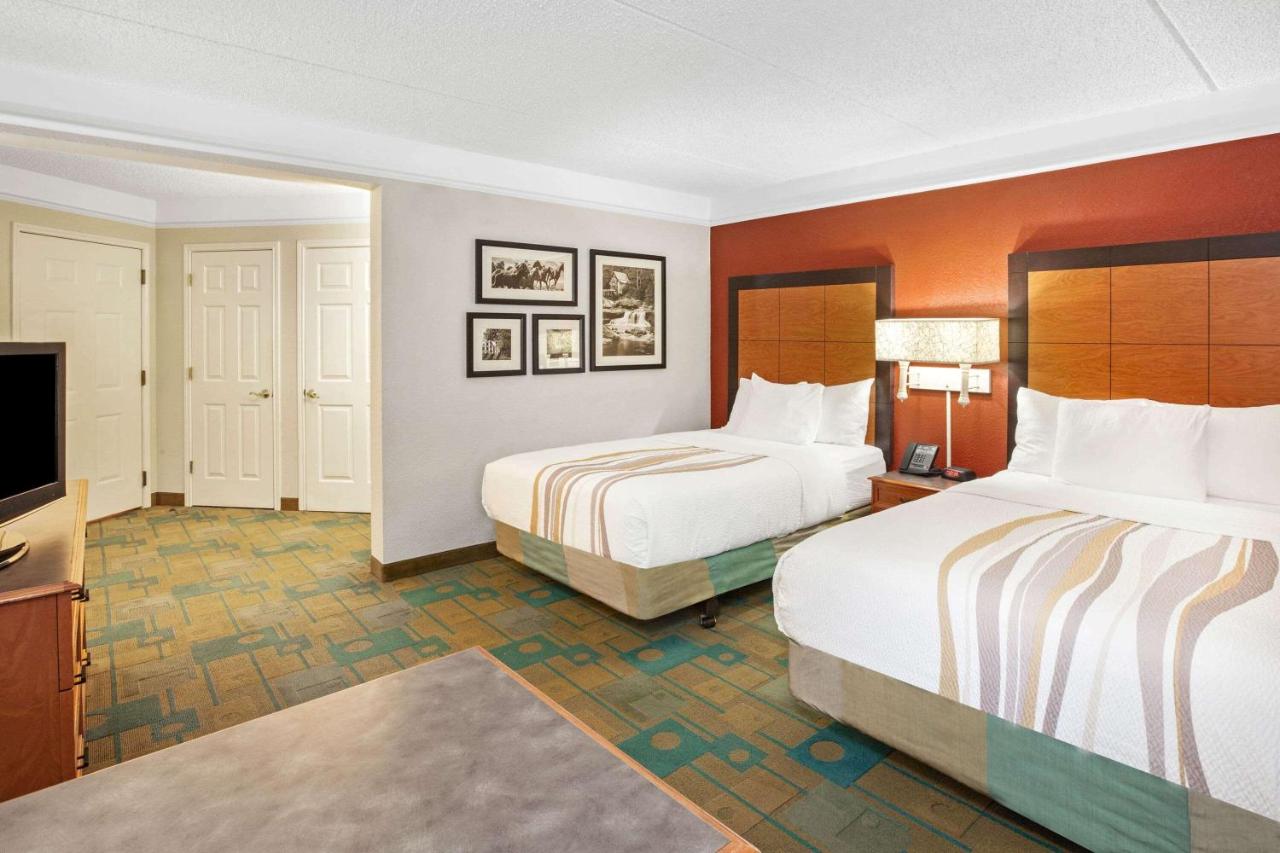 Double Room with Two Double Beds at La Quinta Inn & Suites by Wyndham Houston Galleria Area