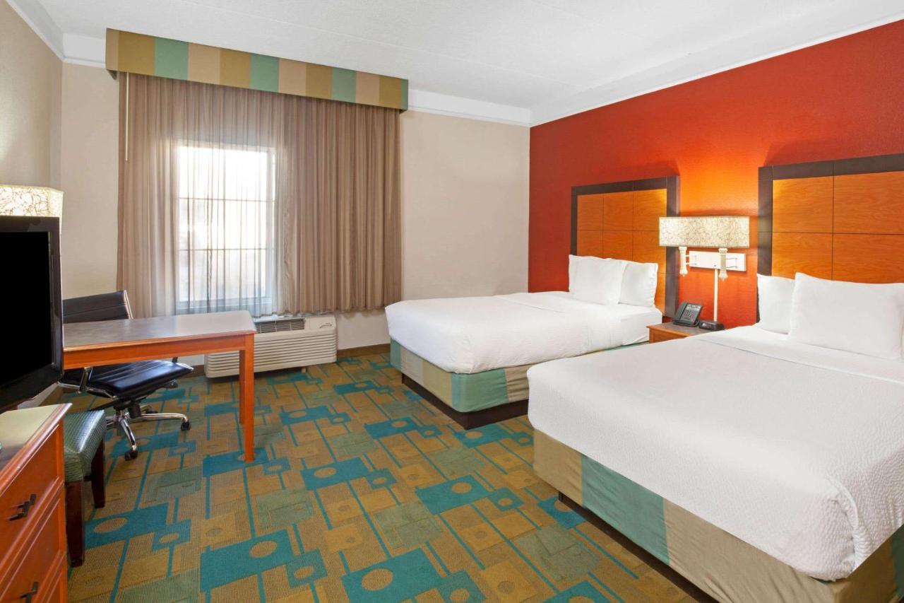 Double Room with Two Double Beds at La Quinta Inn & Suites by Wyndham Houston Galleria Area