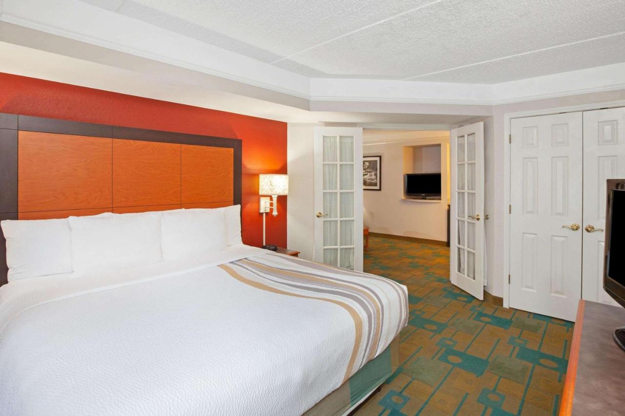 Deluxe King Suite at La Quinta Inn & Suites by Wyndham Houston Galleria Area
