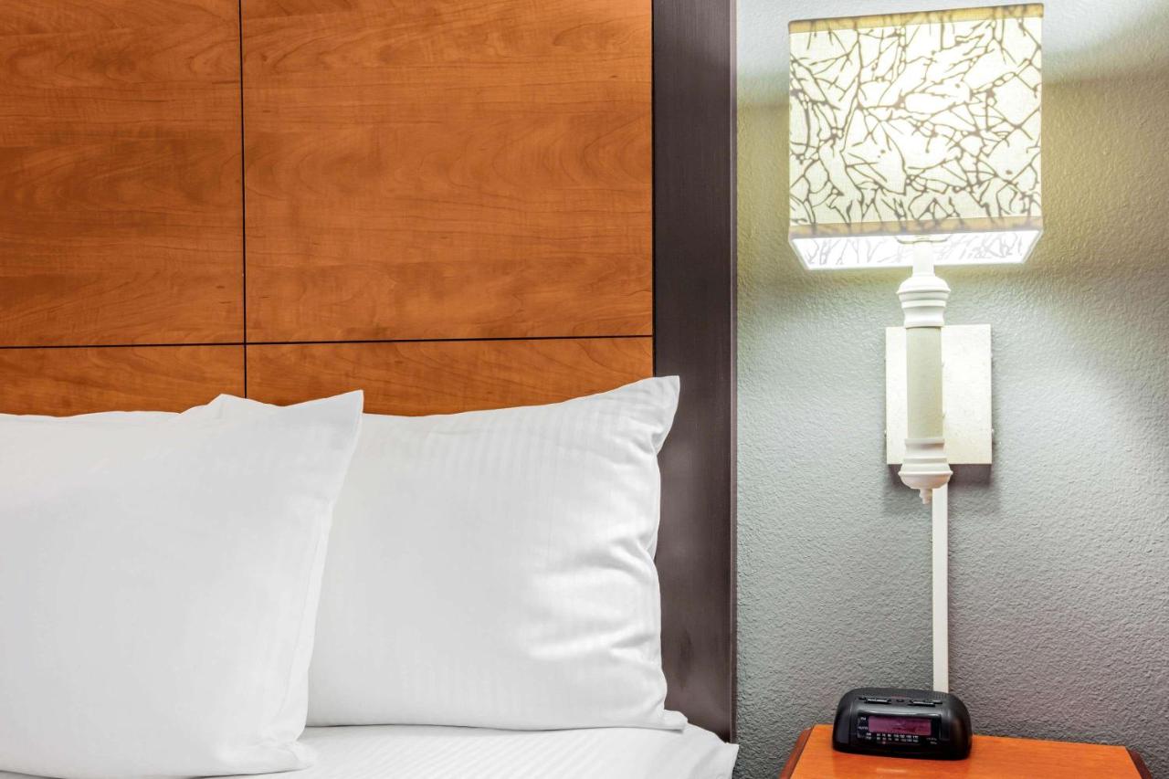 Deluxe Double Room with Two Double Beds at La Quinta Inn & Suites by Wyndham Houston Baytown East
