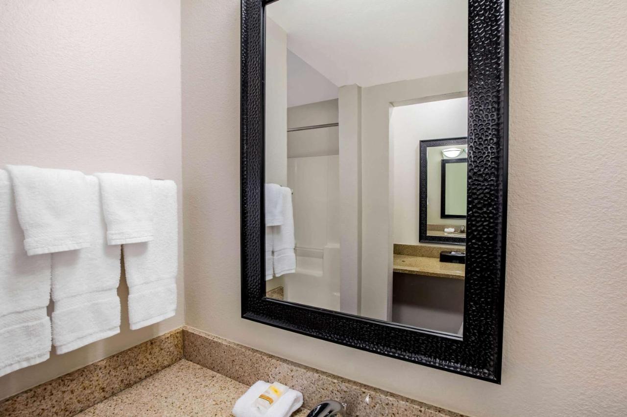 Deluxe Double Room with Two Double Beds at La Quinta Inn & Suites by Wyndham Houston Baytown East