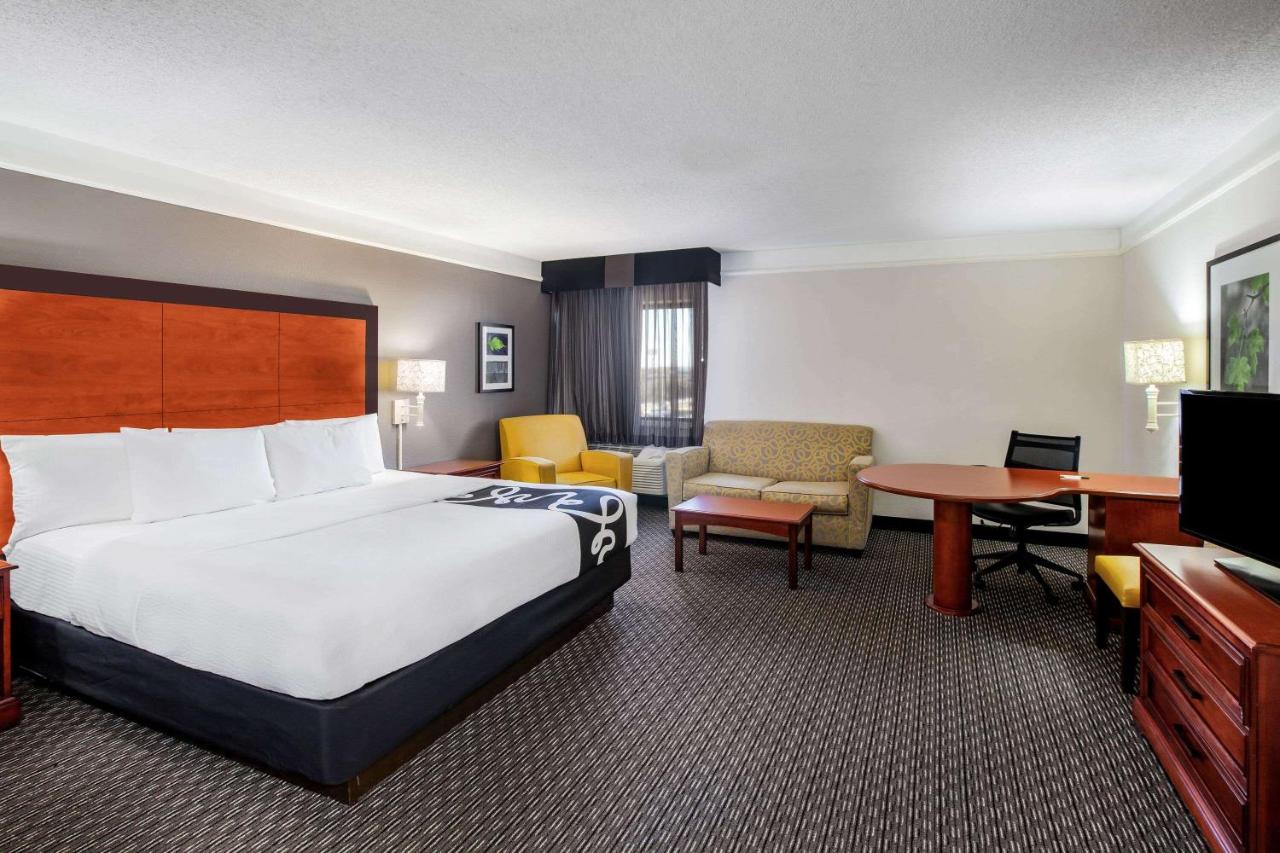 King Suite with Sofa Bed - Non-Smoking at La Quinta Inn & Suites by Wyndham Houston Baytown East