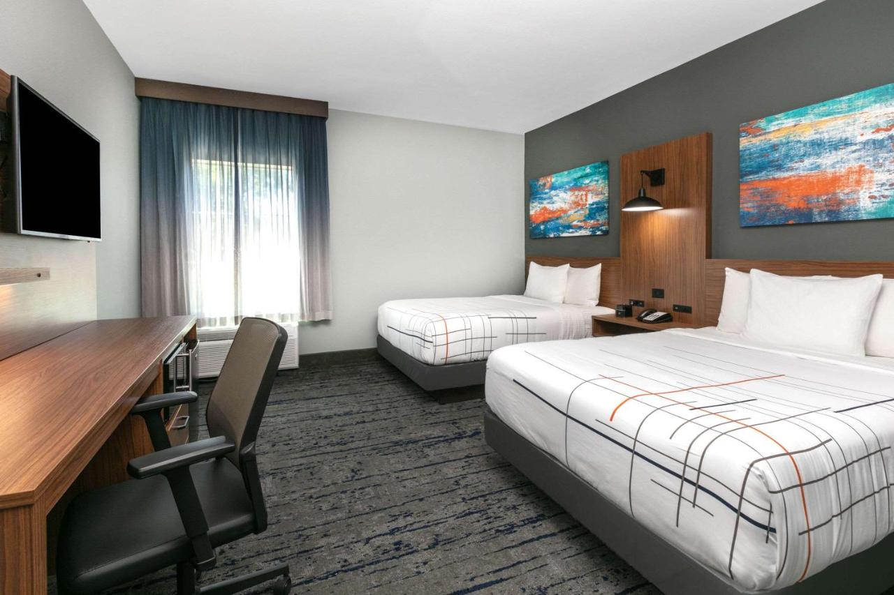 Deluxe Queen Room with Two Queen Beds at La Quinta Inn & Suites by Wyndham Jacksonville TX