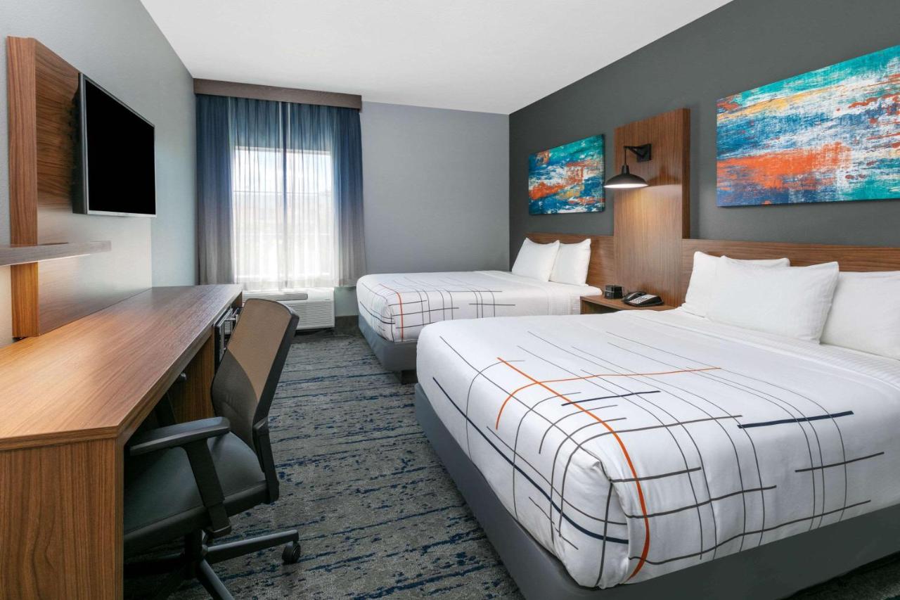 Deluxe Queen Room with Two Queen Beds at La Quinta Inn & Suites by Wyndham Jacksonville TX