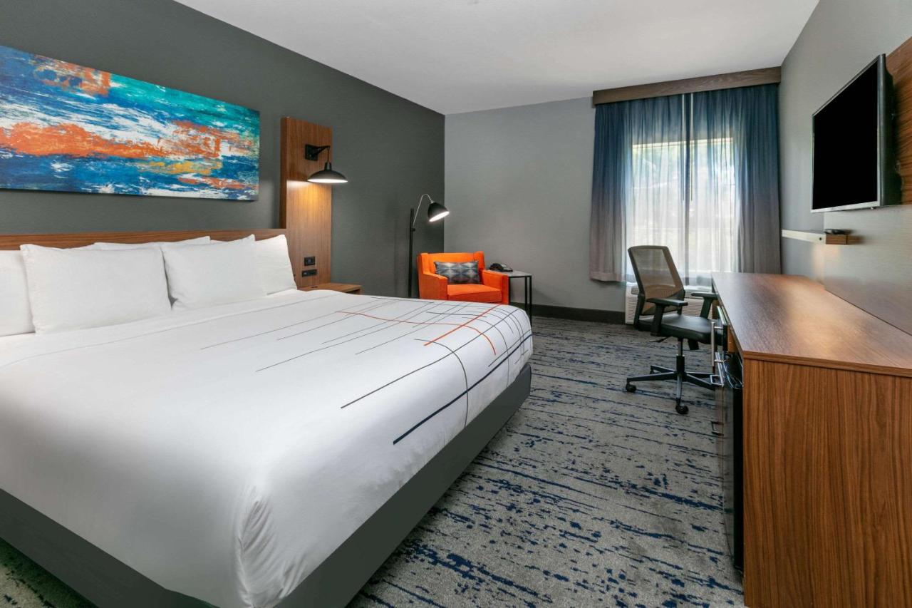 King Room - Mobility Access/Non-Smoking at La Quinta Inn & Suites by Wyndham Jacksonville TX