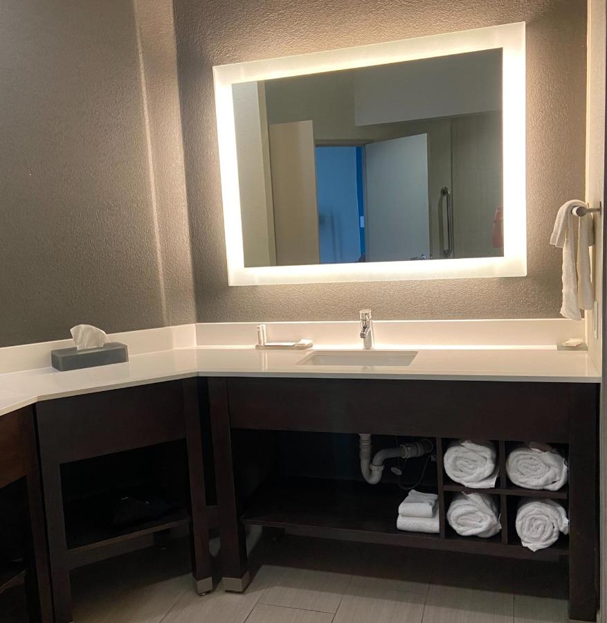 Presidential Suite with Jetted Tub - Non-Smoking at La Quinta Inn & Suites by Wyndham Kokomo