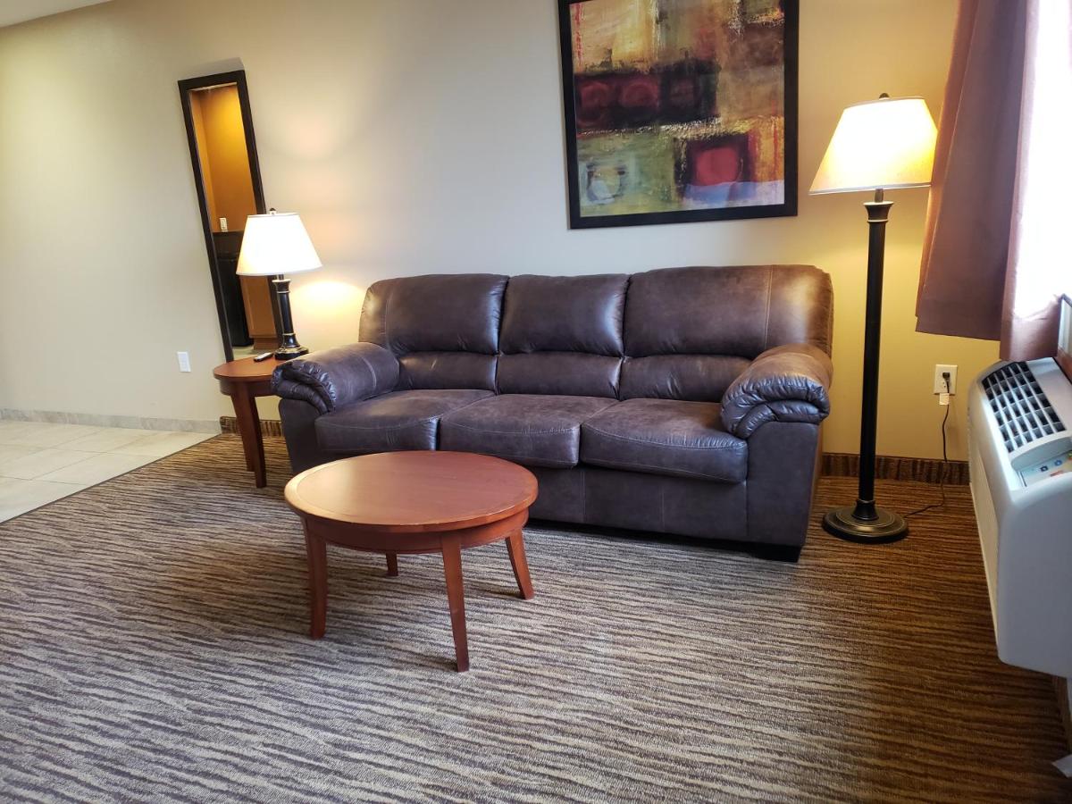 King Room - Disability Access/Non-Smoking at Cobblestone Inn & Suites - Newton