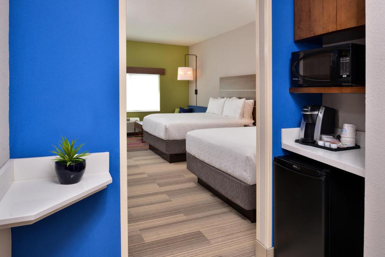 Queen Suite at Holiday Inn Express & Suites West Melbourne by IHG