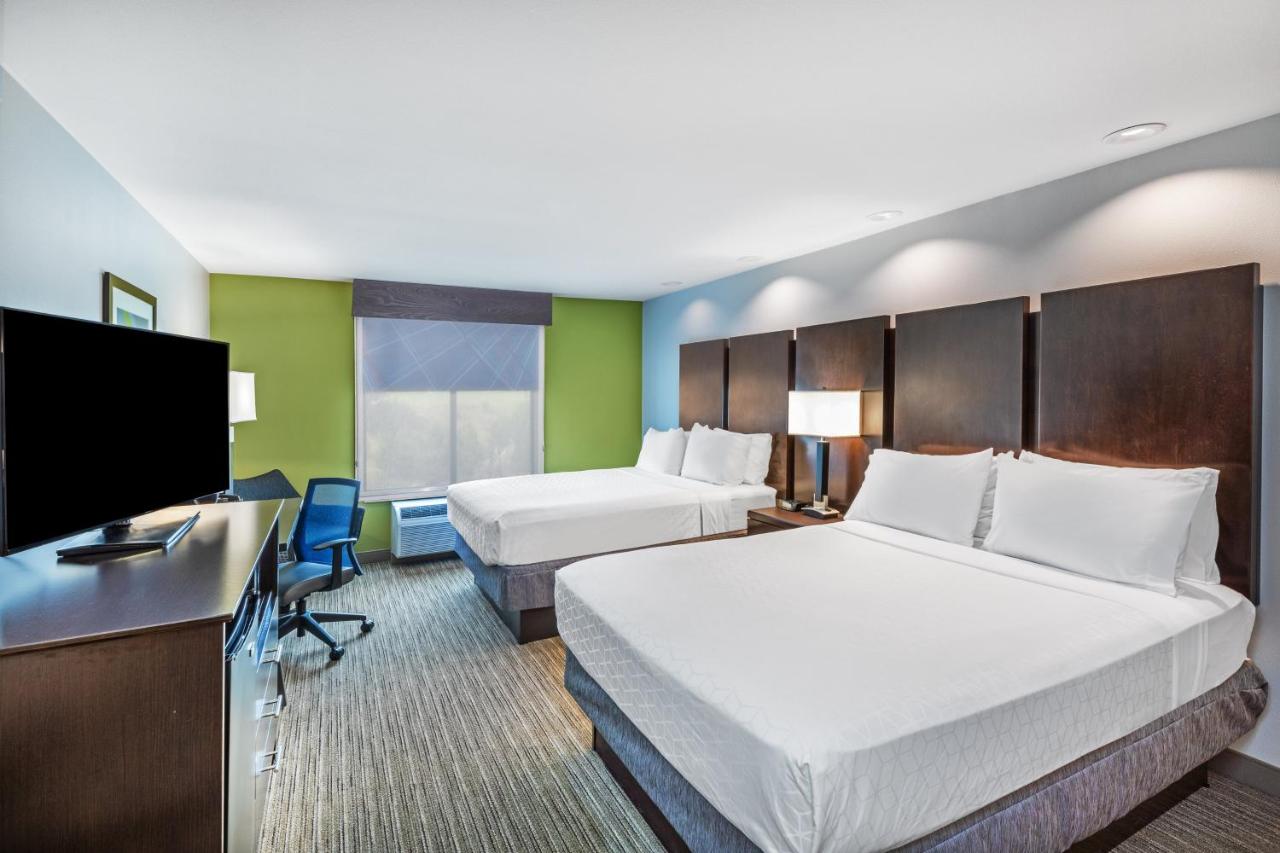 Queen Room with Two Queen Beds at Holiday Inn Express & Suites Austin NW - Lakeway by IHG