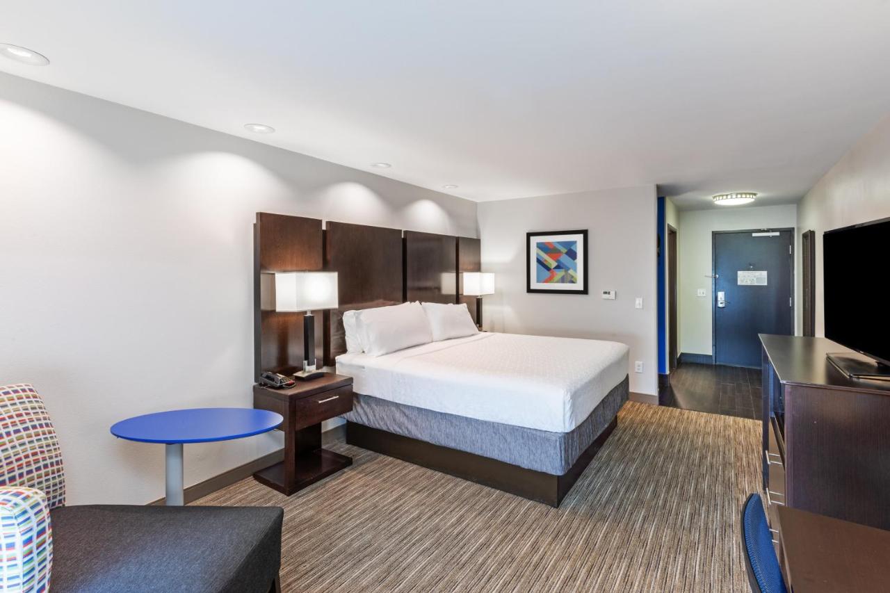 King Room at Holiday Inn Express & Suites Austin NW - Lakeway by IHG