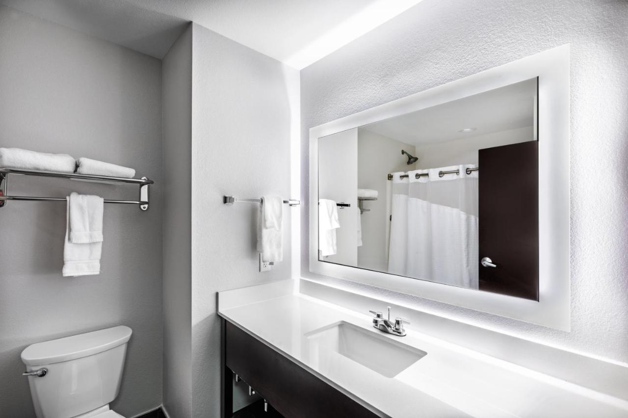 King Room at Holiday Inn Express & Suites Austin NW - Lakeway by IHG