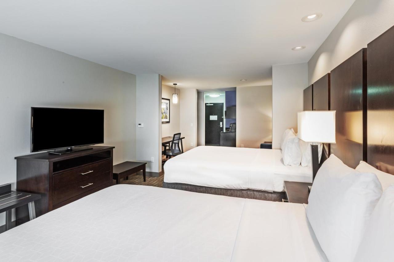 Queen Suite with Two Queen Beds at Holiday Inn Express & Suites Austin NW - Lakeway by IHG