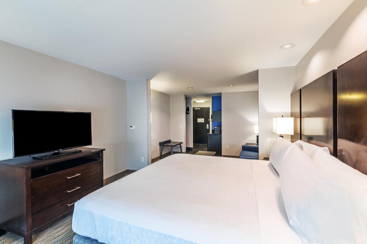 King Suite at Holiday Inn Express & Suites Austin NW - Lakeway by IHG
