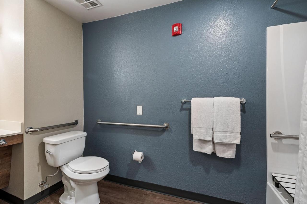 Queen studio with 1 Queen Bed - Disability Access/Non-Smoking at Extended Stay America Premier Suites Miami Downtown Brickell