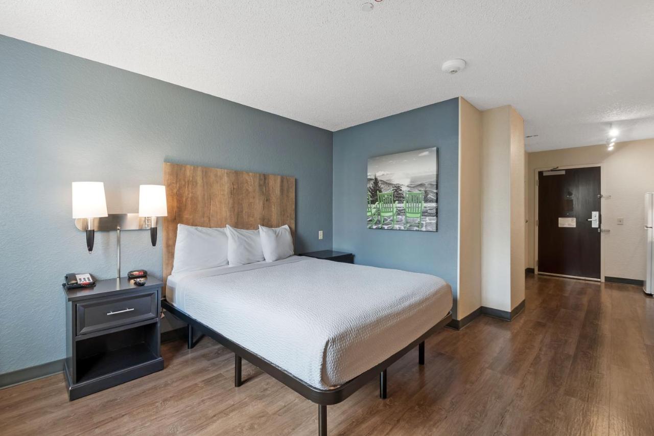 Queen studio with 1 Queen Bed - Disability Access/Non-Smoking at Extended Stay America Premier Suites Miami Downtown Brickell