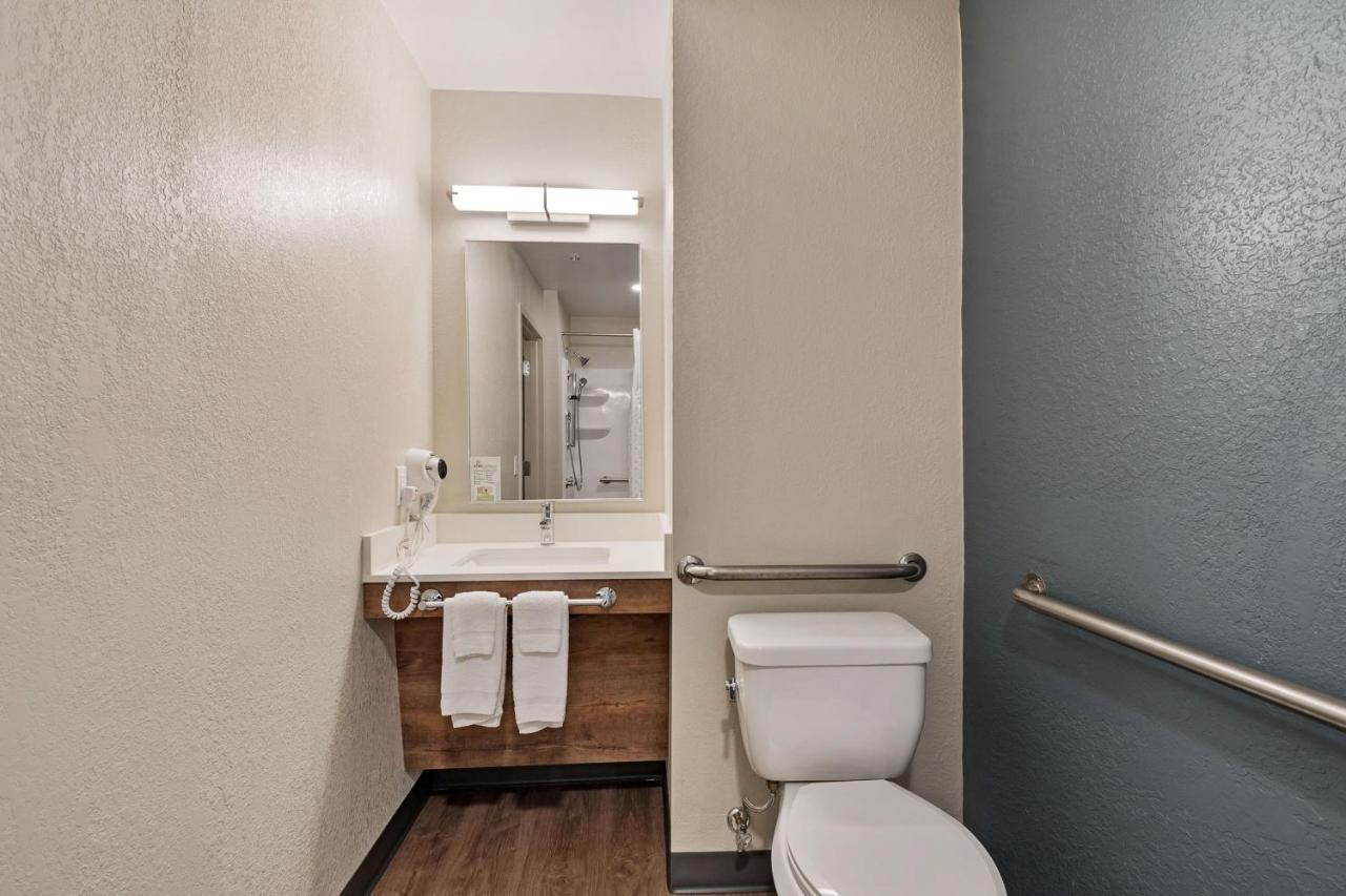Queen studio with 1 Queen Bed - Disability Access/Non-Smoking at Extended Stay America Premier Suites Miami Downtown Brickell