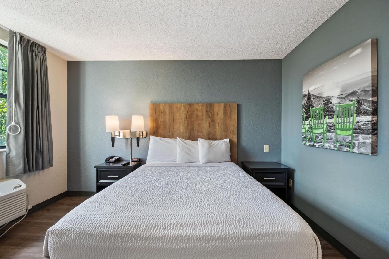 Queen studio with 1 Queen Bed - Disability Access/Non-Smoking at Extended Stay America Premier Suites Miami Downtown Brickell