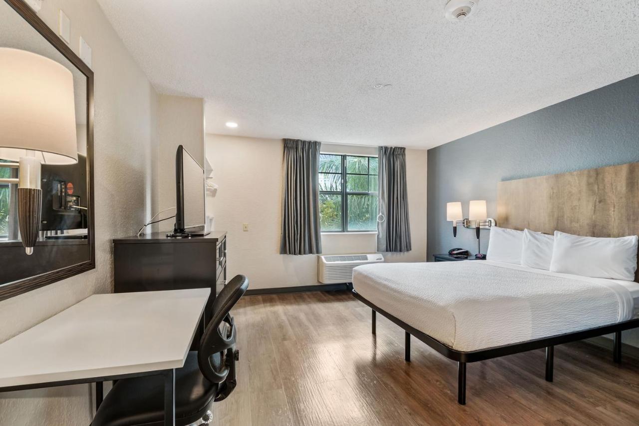 Queen studio with 1 Queen Bed - Disability Access/Non-Smoking at Extended Stay America Premier Suites Miami Downtown Brickell