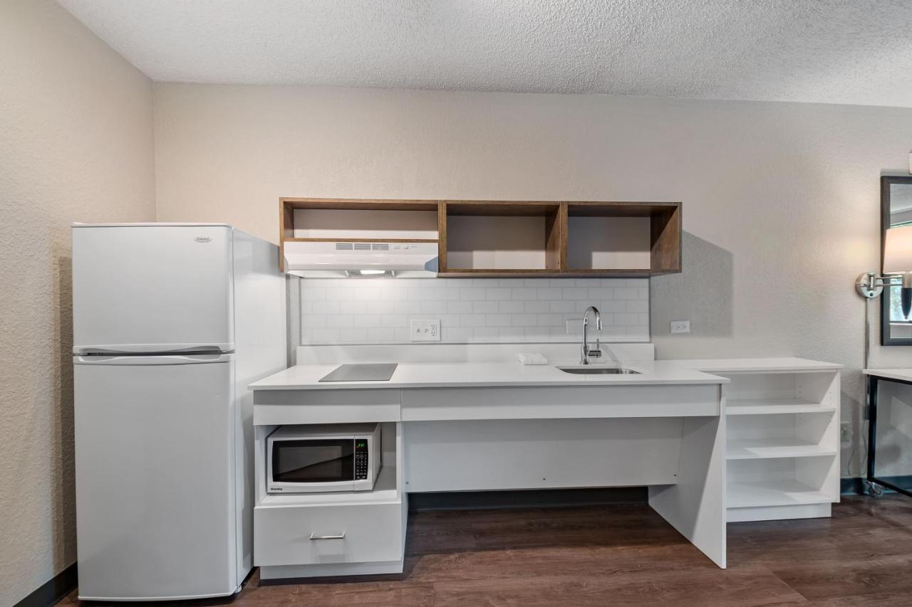 Queen studio with 1 Queen Bed - Disability Access/Non-Smoking at Extended Stay America Premier Suites Miami Downtown Brickell