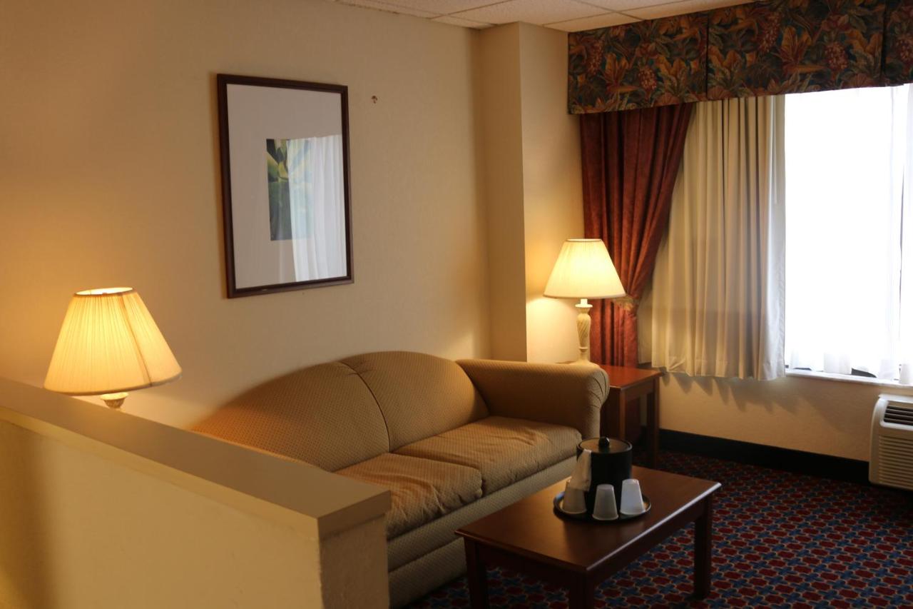 King Room - Non-Smoking at Imperial Swan Hotel & Suites