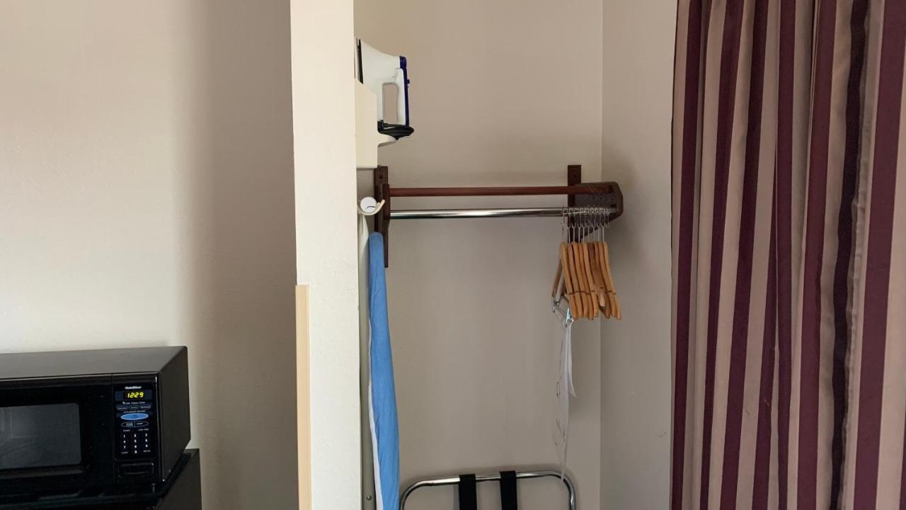 King Suite with Spa Bath at Fairbridge Inn & Suites, Miles City