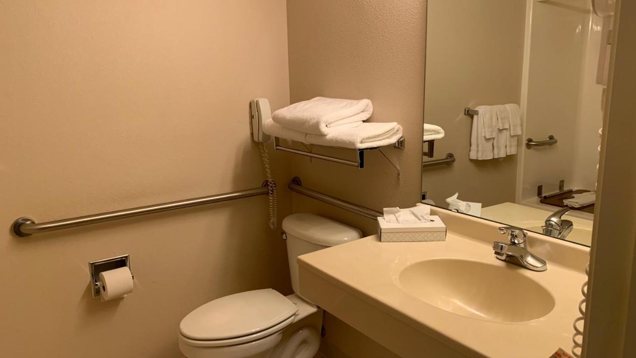 Queen Room - Disability Access at Fairbridge Inn & Suites, Miles City