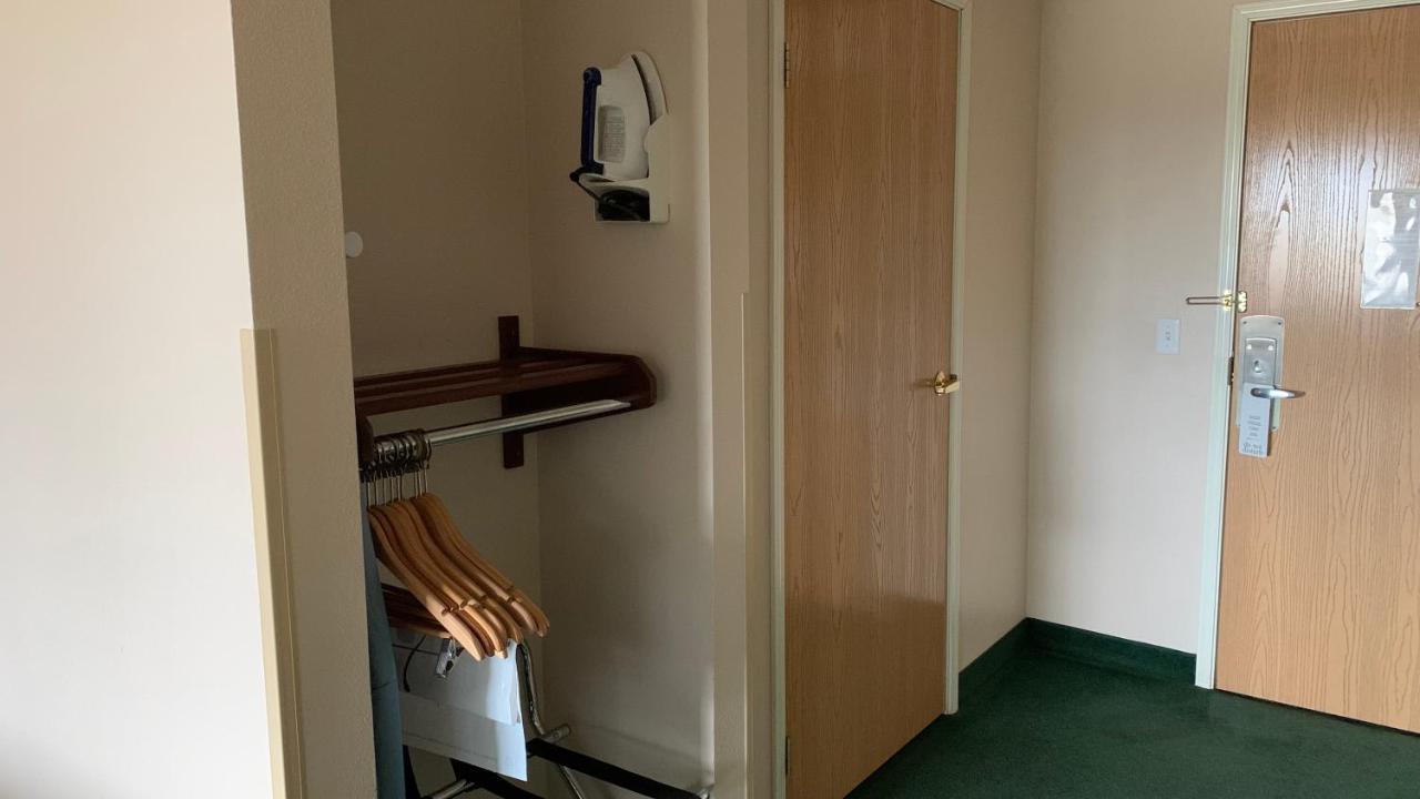 Queen Room - Disability Access at Fairbridge Inn & Suites, Miles City