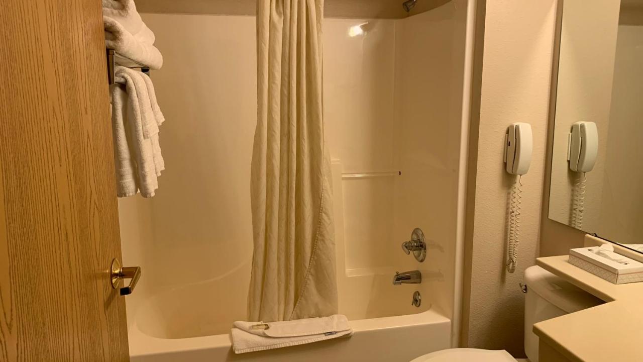 Family Room at Fairbridge Inn & Suites, Miles City