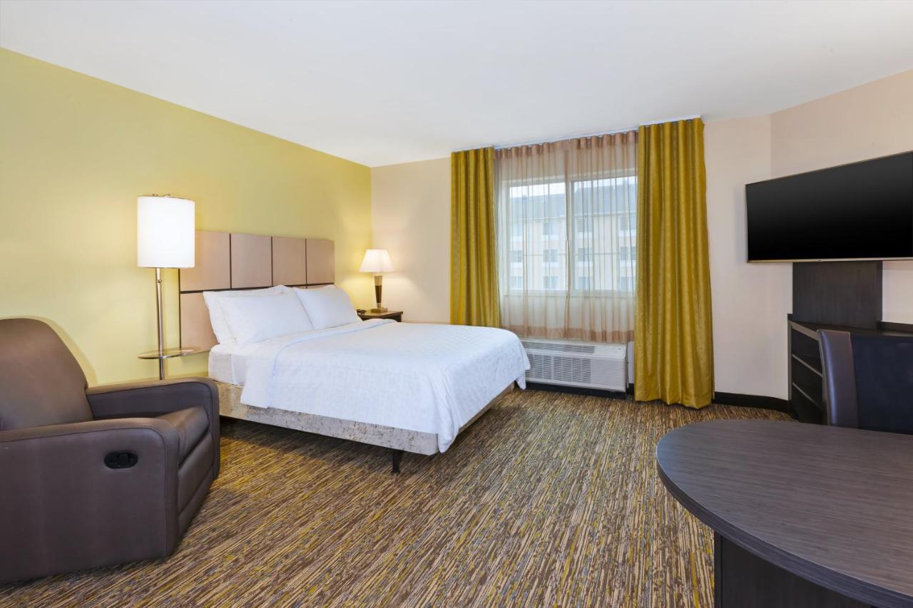 Studio Queen Suite with Mobility Accessible Tub at Candlewood Suites Washington North, an IHG Hotel