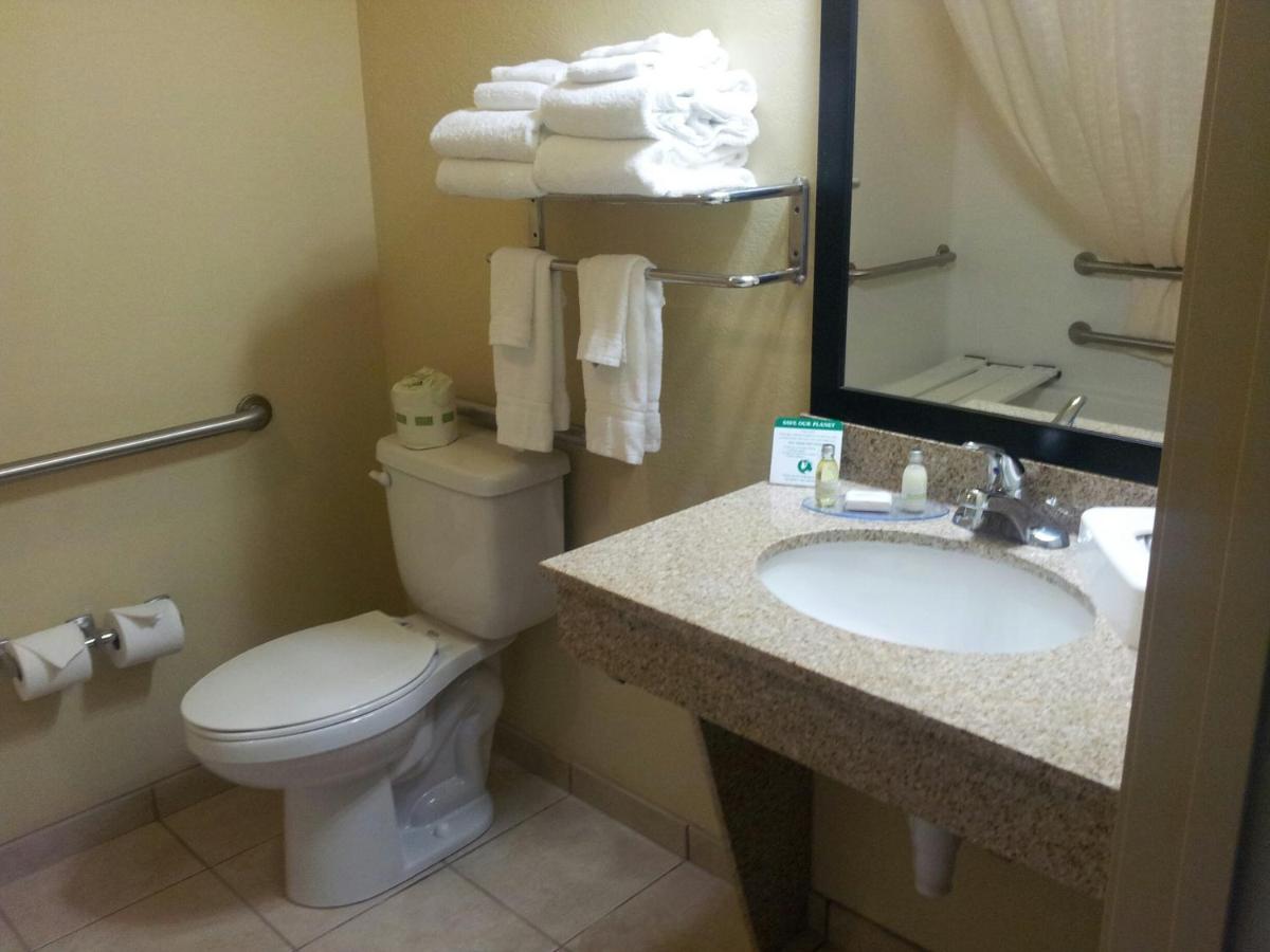 King Room - Non-Smoking at Cobblestone Inn & Suites - Hartington
