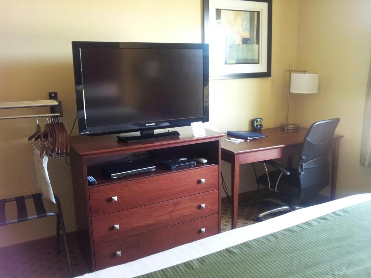 King Room - Non-Smoking at Cobblestone Inn & Suites - Hartington
