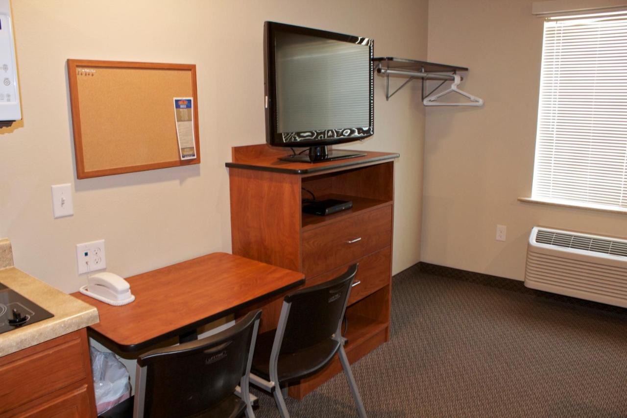 Double Room with Two Double Beds - Non-Smoking at WoodSpring Suites Williston