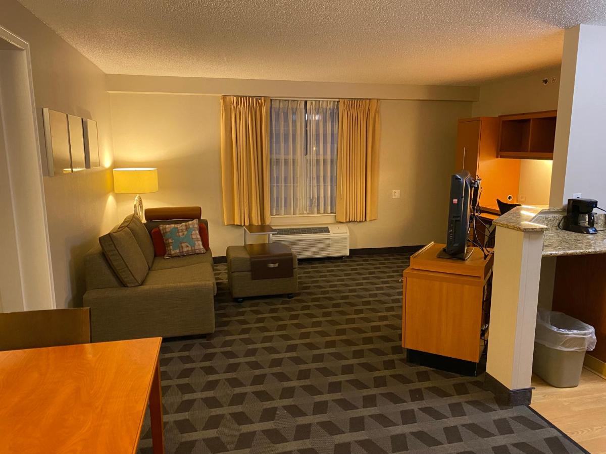 Queen Suite - Accessible/Non Smoking at MainStay Suites Middleburg Heights Cleveland Airport