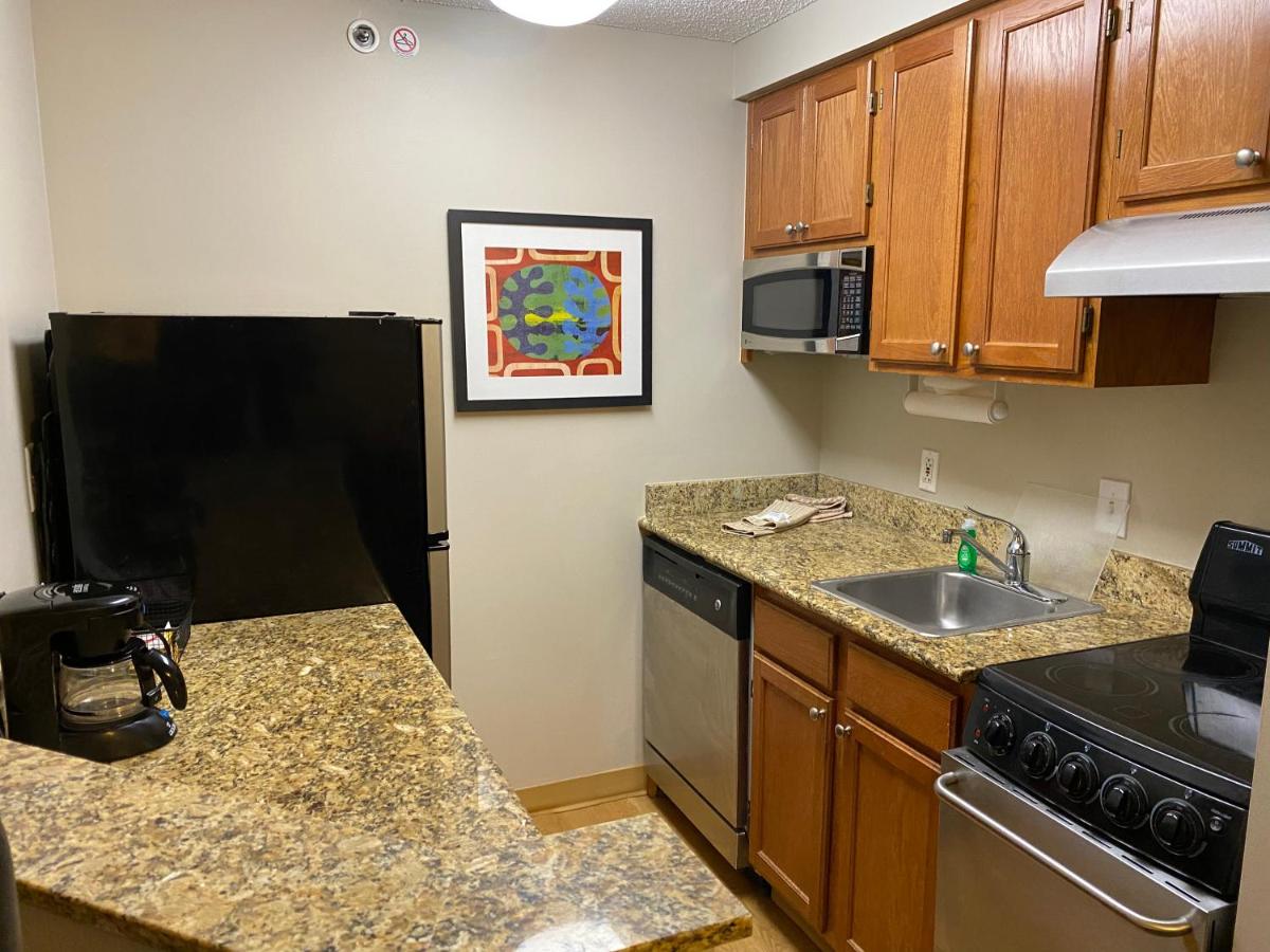 Queen Suite - Non Smoking at MainStay Suites Middleburg Heights Cleveland Airport