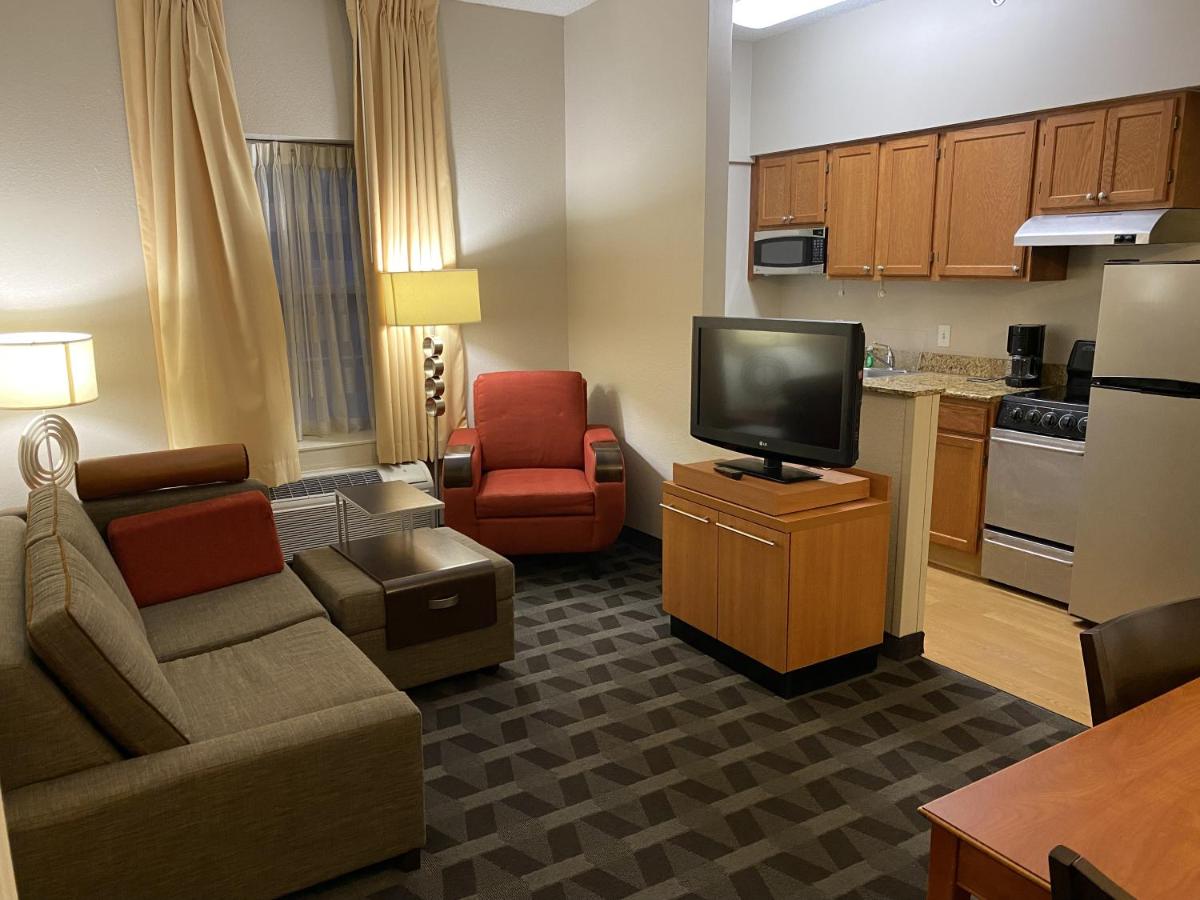 Queen Suite with Two Queen Beds - Non Smoking at MainStay Suites Middleburg Heights Cleveland Airport
